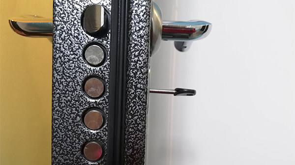 Специалист произвел смену ключей